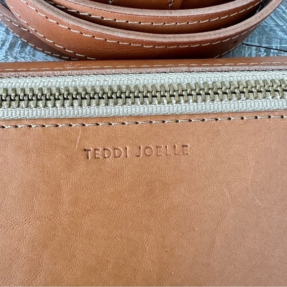 TEDDI Joelle-Full Grain Leather Crossbody - Picture 10 of 10